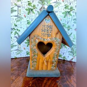 Home Sweet Home Vintage hand painted bird house! 💙